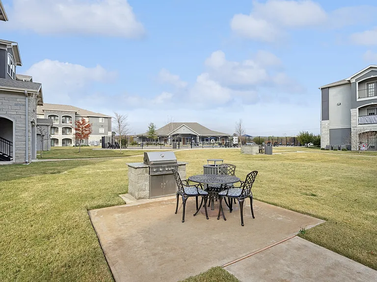 Lake Villas Apartments — Photo 33
