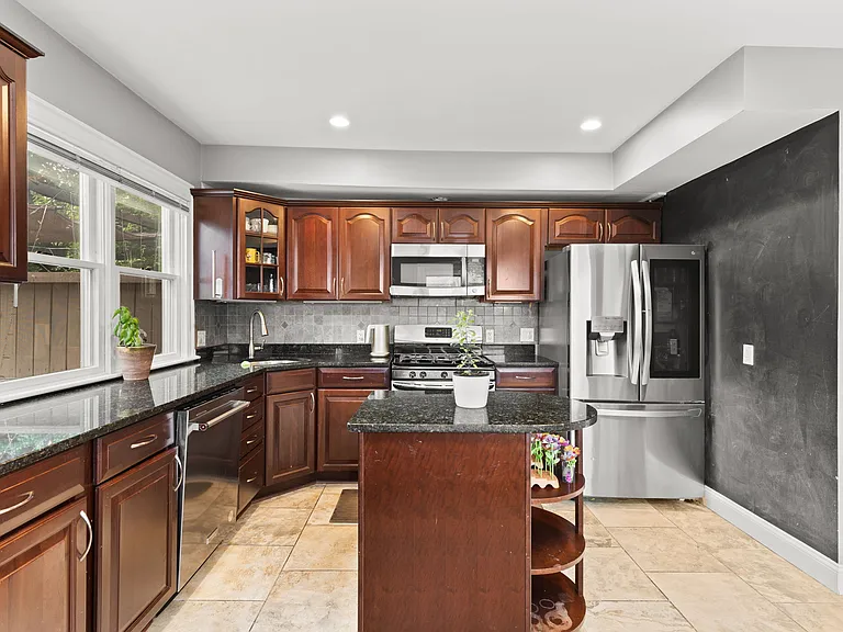 82 Hammond St #1 — Photo 6