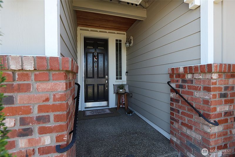 2nd image of 8542 Bainbridge Loop NE