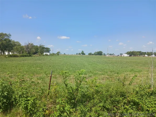 280 South Rd, Wagoner, OK 74467