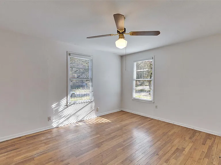 11606 Tedford St — Photo 16