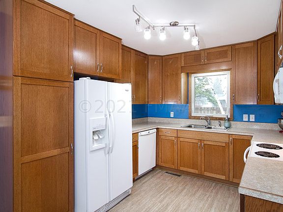 5th image of 1106 25th Ave S