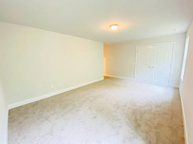 1095 N Village Dr — Photo 12
