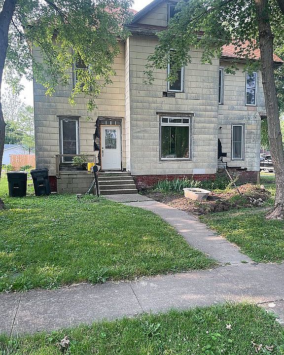 1st image of 214 E Daggy St