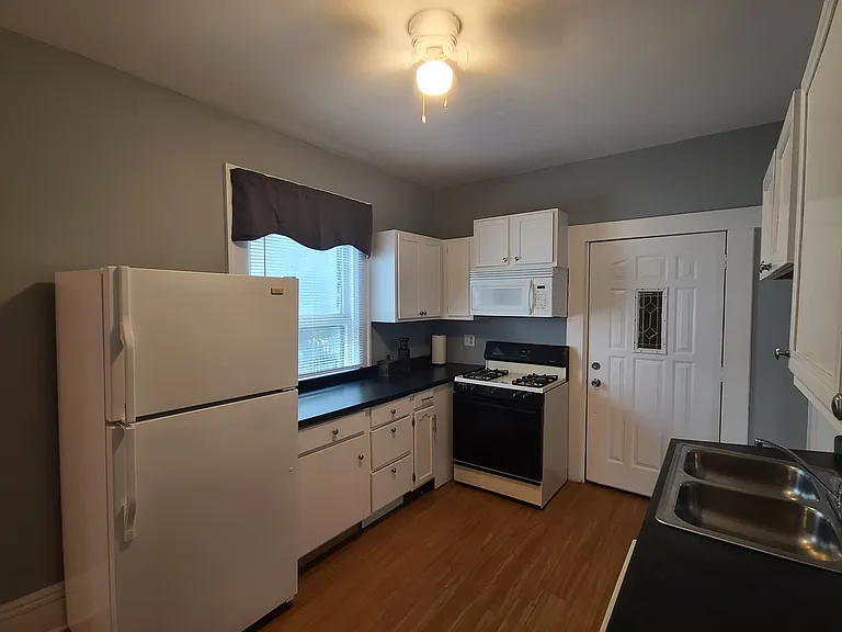 228 N Avon St #2 — Photo 2