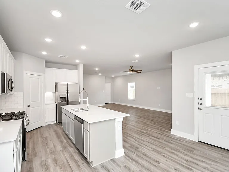21047 Bay Village Dr #B — Photo 15