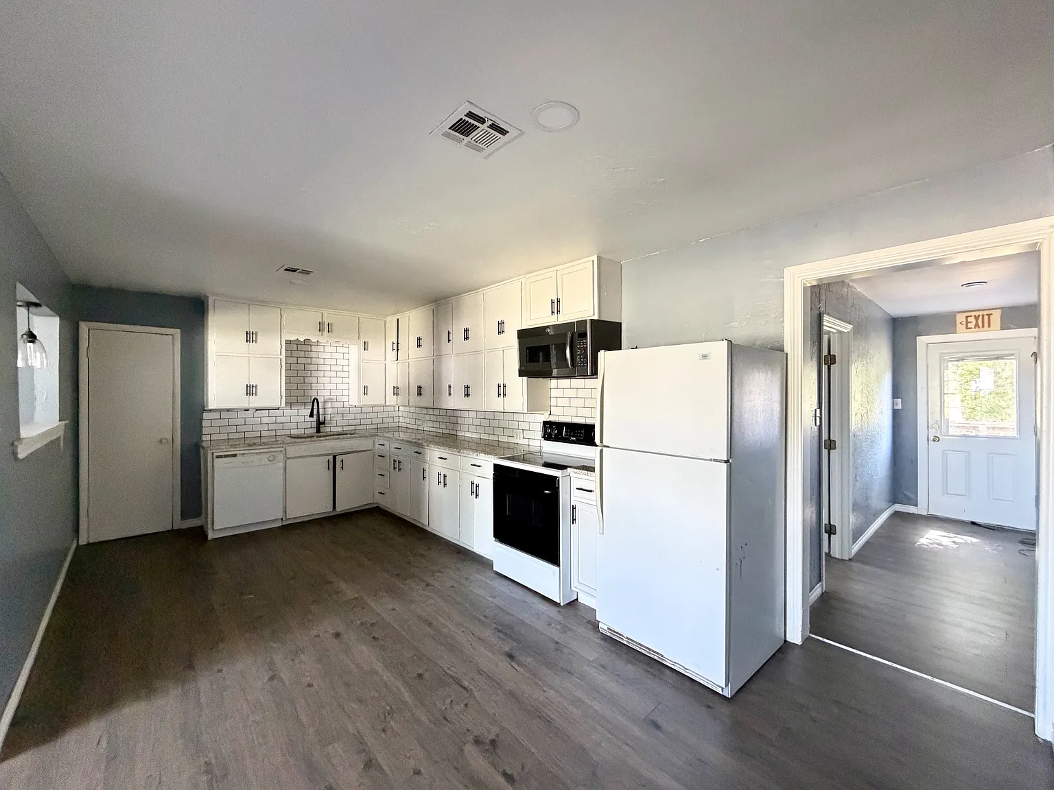 4 bed, 1.5 bath, 1100 sqft, $1,300 — Photo 4