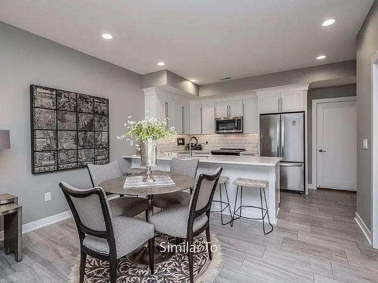 2364 SE Sydney Ln — Photo 2