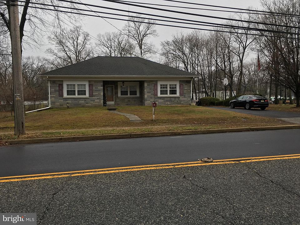 2nd image of 16 E Branch Ave