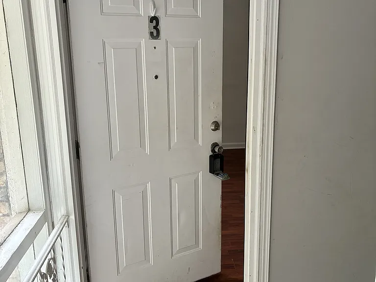 1632 Line St #3 — Photo 1