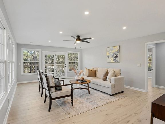 3rd image of 513 Vinson Dr
