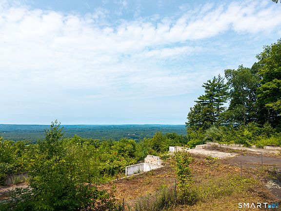 5th image of 529 Deercliff Road
