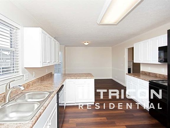 5th image of 2526 English Hill Dr