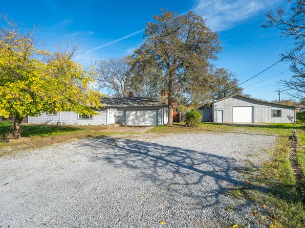 12141 Kern Dr, Redding, CA 96003