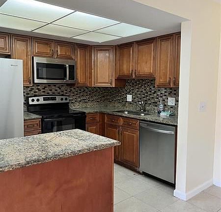 3rd image of 4707 Oak Terrace Dr