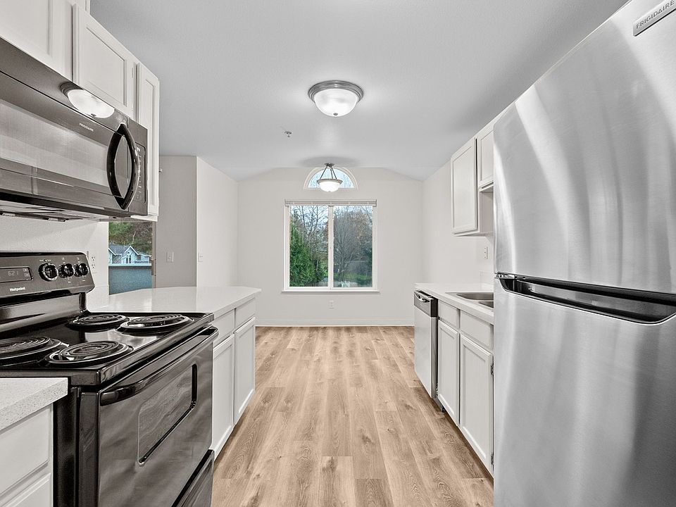 1st image of 3852 S 29th St #204