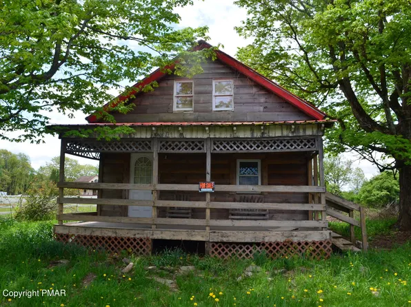 2766 Locust Ridge Rd, Pocono Lake, PA 18347