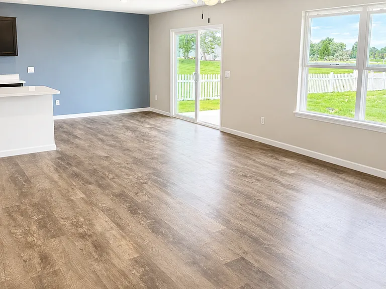 630 Aviation Dr — Photo 4