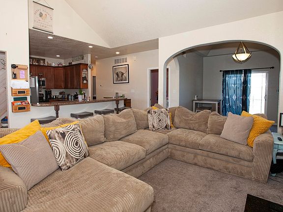 3rd image of 14025 Cottonwood Cir