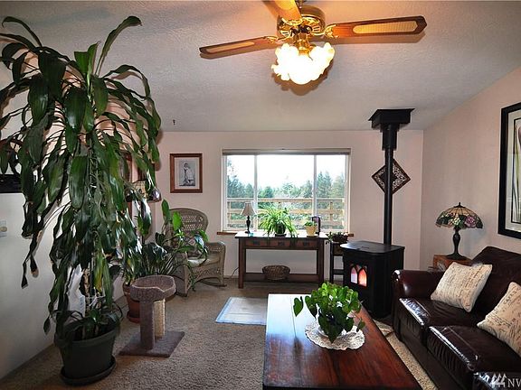 3rd image of 13890 Jungle Ct NW