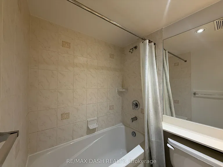 270 Wellington St W #802 — Photo 34