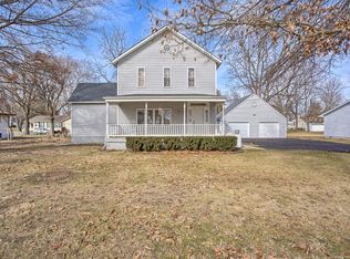 406 E Walnut St, Tolono, IL 61880