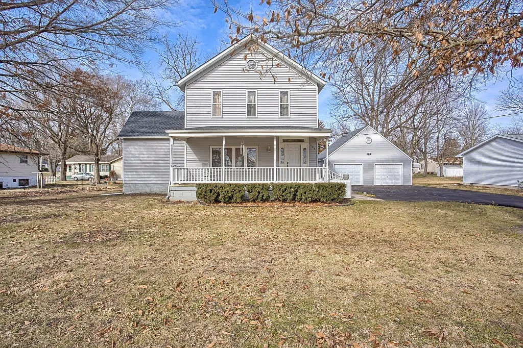 406 E Walnut St photo 1