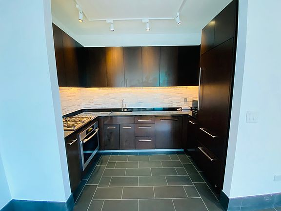 4th image of 40 Broad St APT 27A