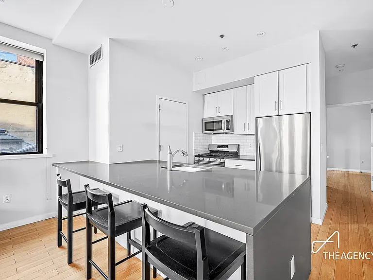 118 Greenpoint Ave #2D — Photo 3