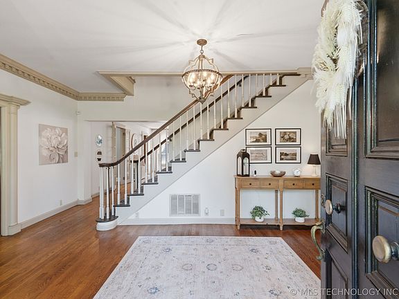 5th image of 631 Rolling Oaks Pl