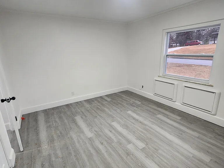 1307 Frederick Rd — Photo 10