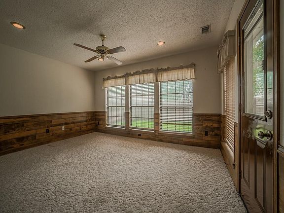 4th image of 2415 Peachtree Ln