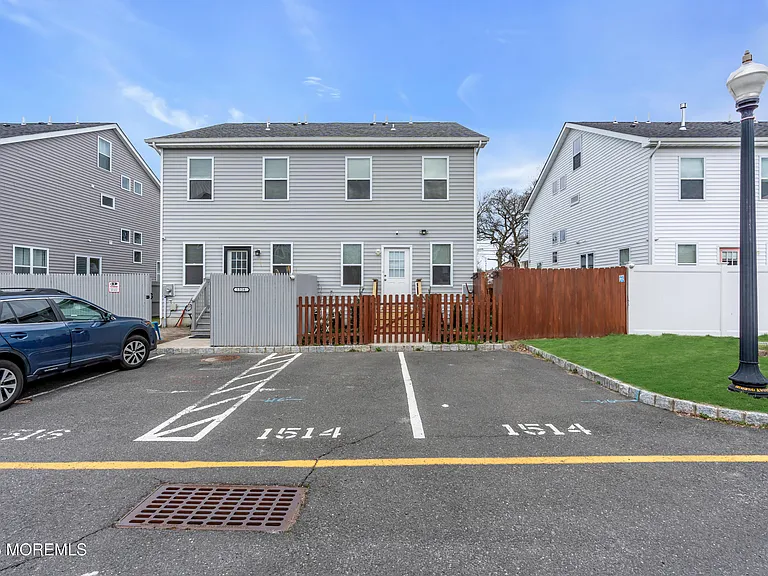 1514 Heck Ave — Photo 23