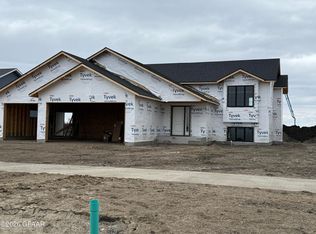 6651 S 20th St, Grand Forks, ND 58201