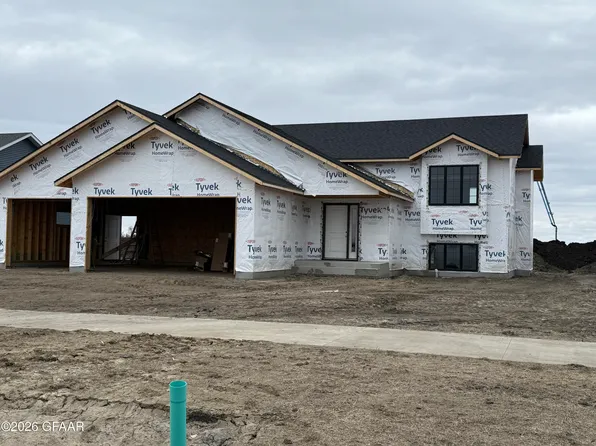 6651 S 20th St, Grand Forks, ND 58201