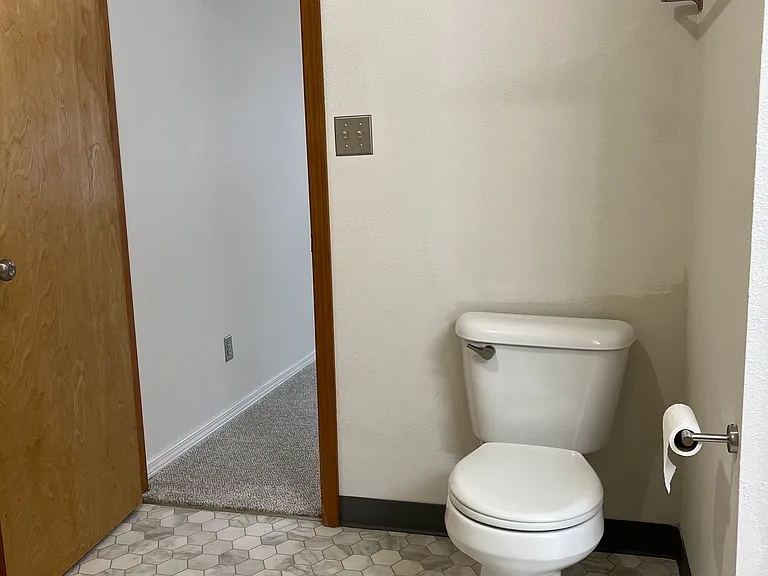 1627 Poplar St — Photo 8