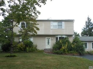 11 Tucker Ln, Centereach, NY 11720