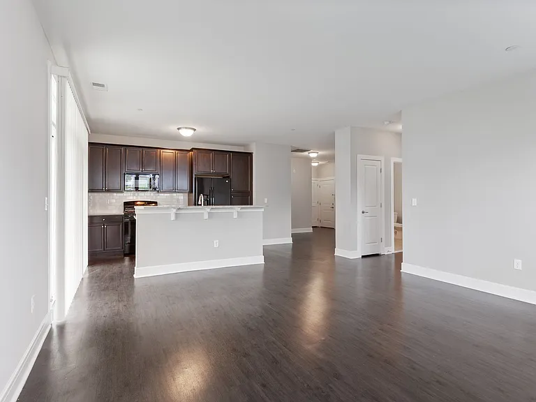 Essex Chase Apartments — Photo 22