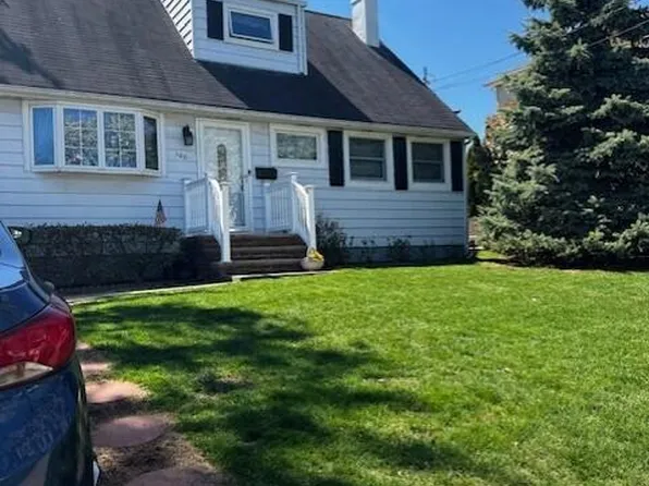 102 Hales Ave, Staten Island, NY 10312