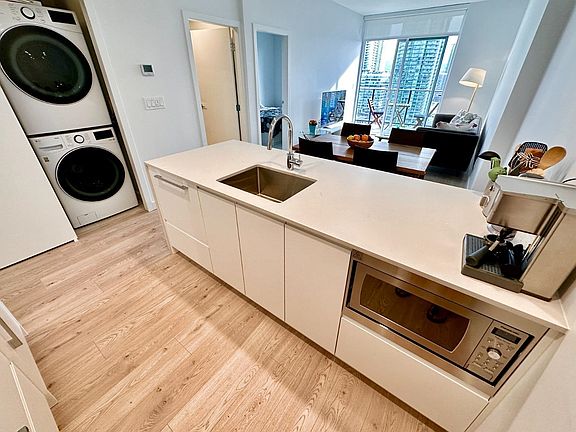 4th image of 2181 Madison Ave #2407