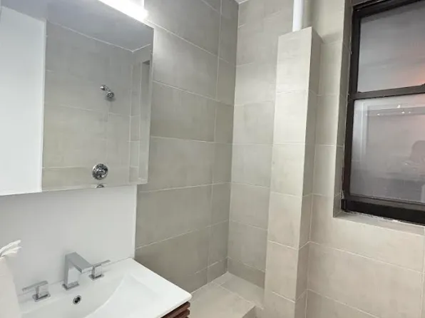 345 East 65th Street image 3 of 8