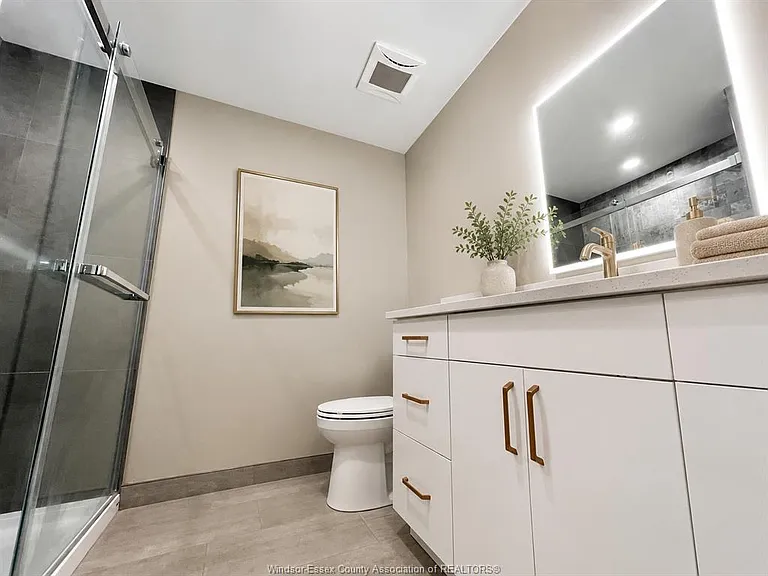 531 Pelissier St #205 — Photo 10