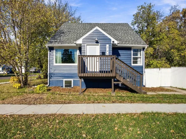 222 22nd St S, Fargo, ND 58103