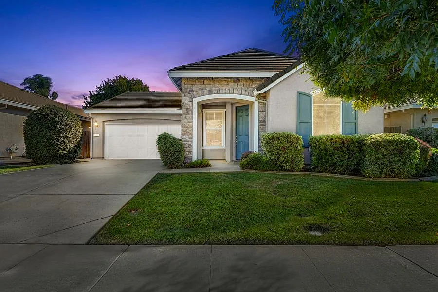 4221 Borderlands Dr photo 1