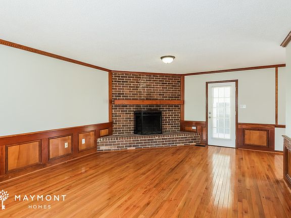 3rd image of 616 Chimney Hill Cir S