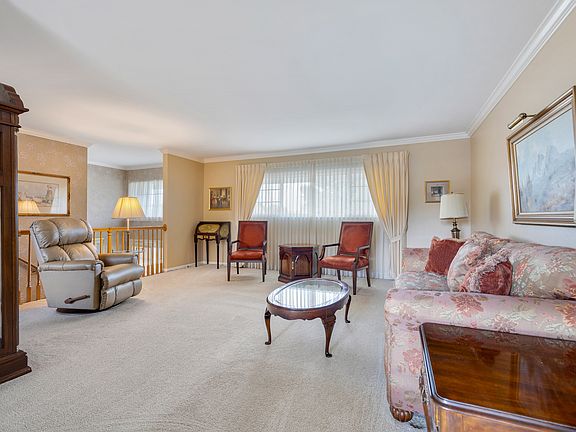 2nd image of 215 Parkchester Rd