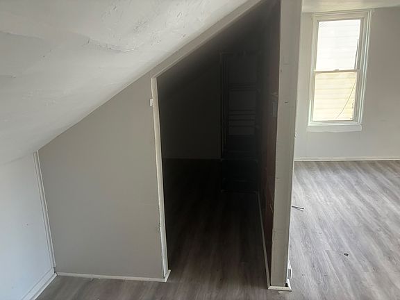 5th image of 811 Eureka St