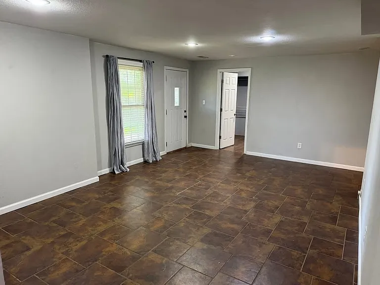 2763 Ridgeway Dr — Photo 6