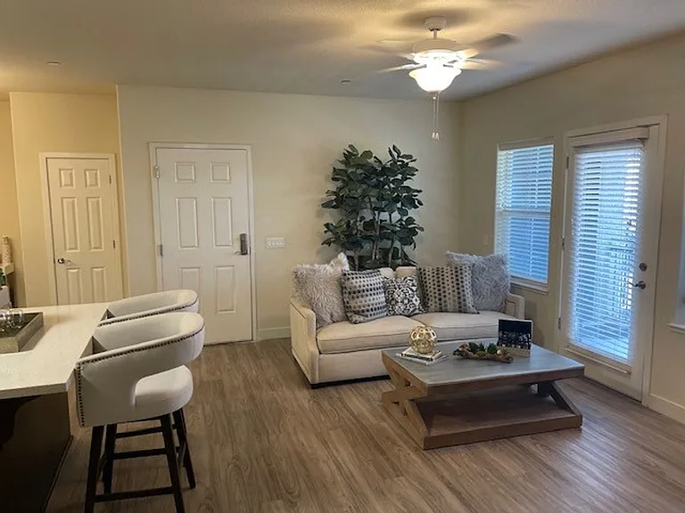 Luxe Ripon Apartments — Photo 9