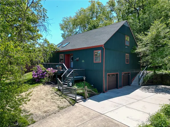 169 Pinewood Dr, Bridgeville, PA 15017